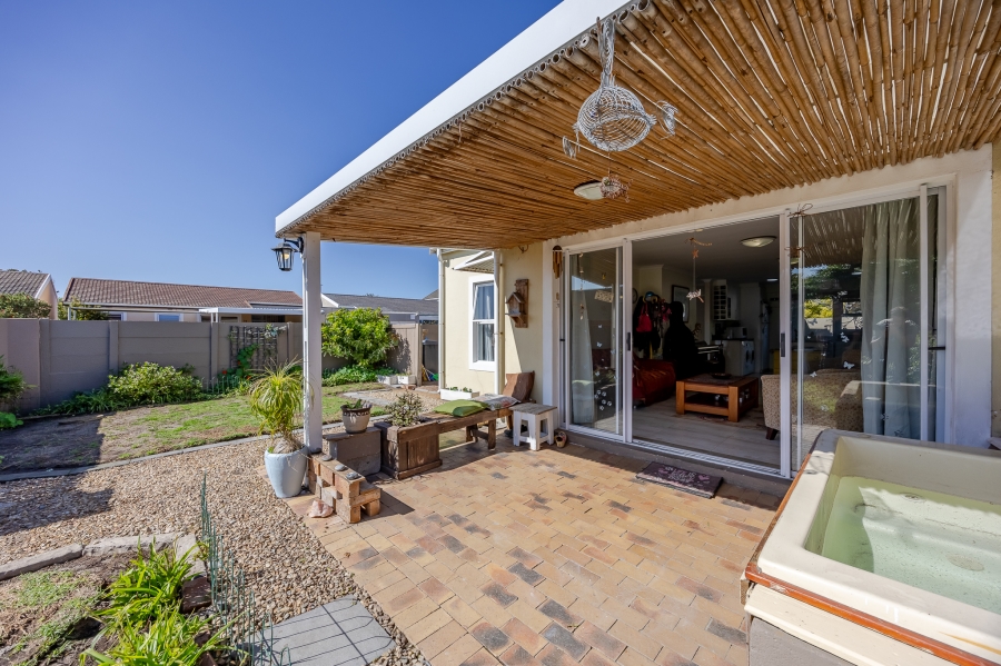 2 Bedroom Property for Sale in Lakeside Western Cape